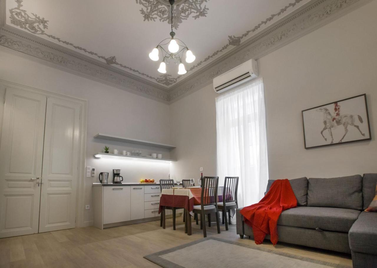 Sophisticated Apartment In Syntagma By Ghh Афины Экстерьер фото