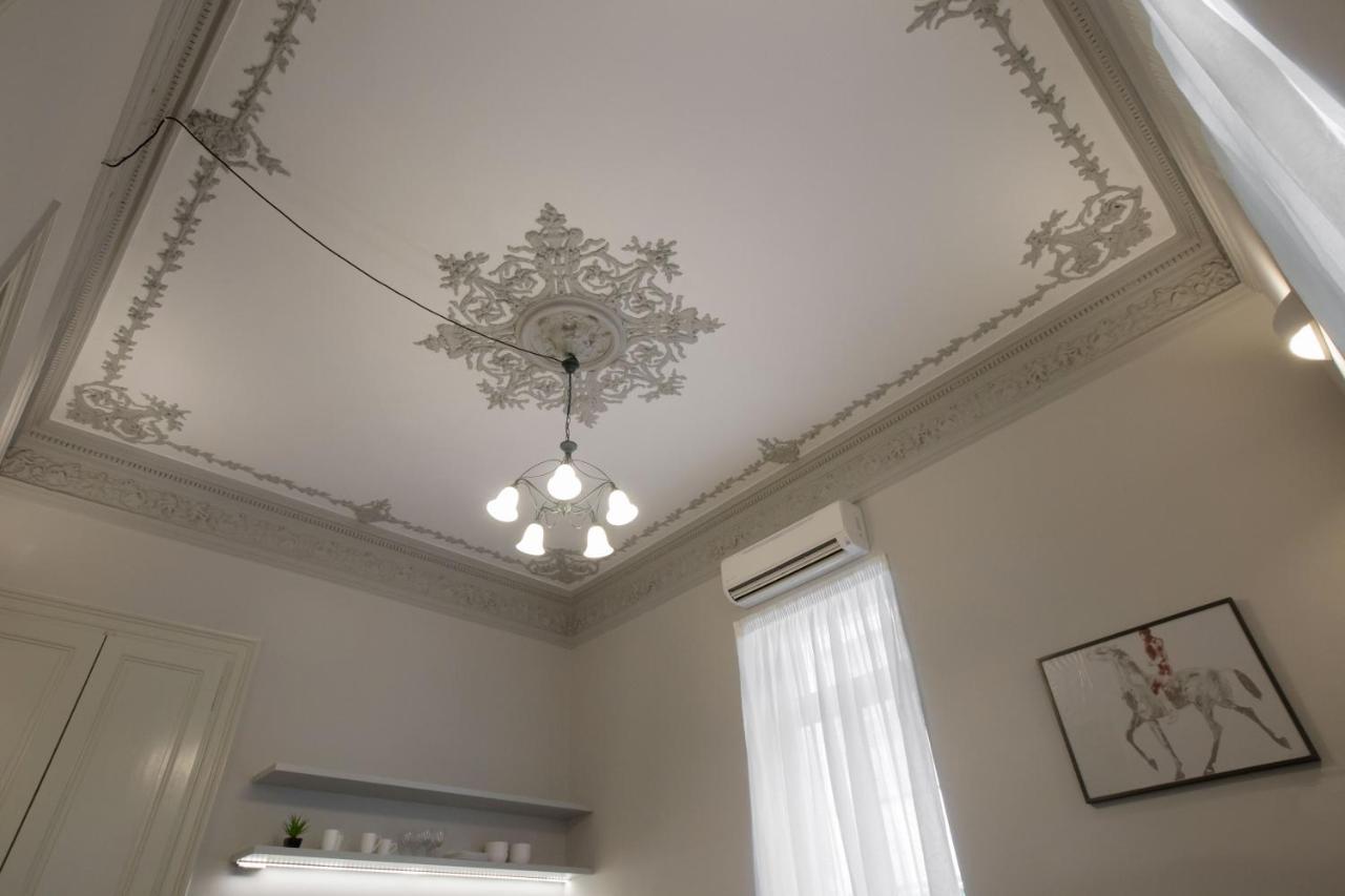 Sophisticated Apartment In Syntagma By Ghh Афины Экстерьер фото