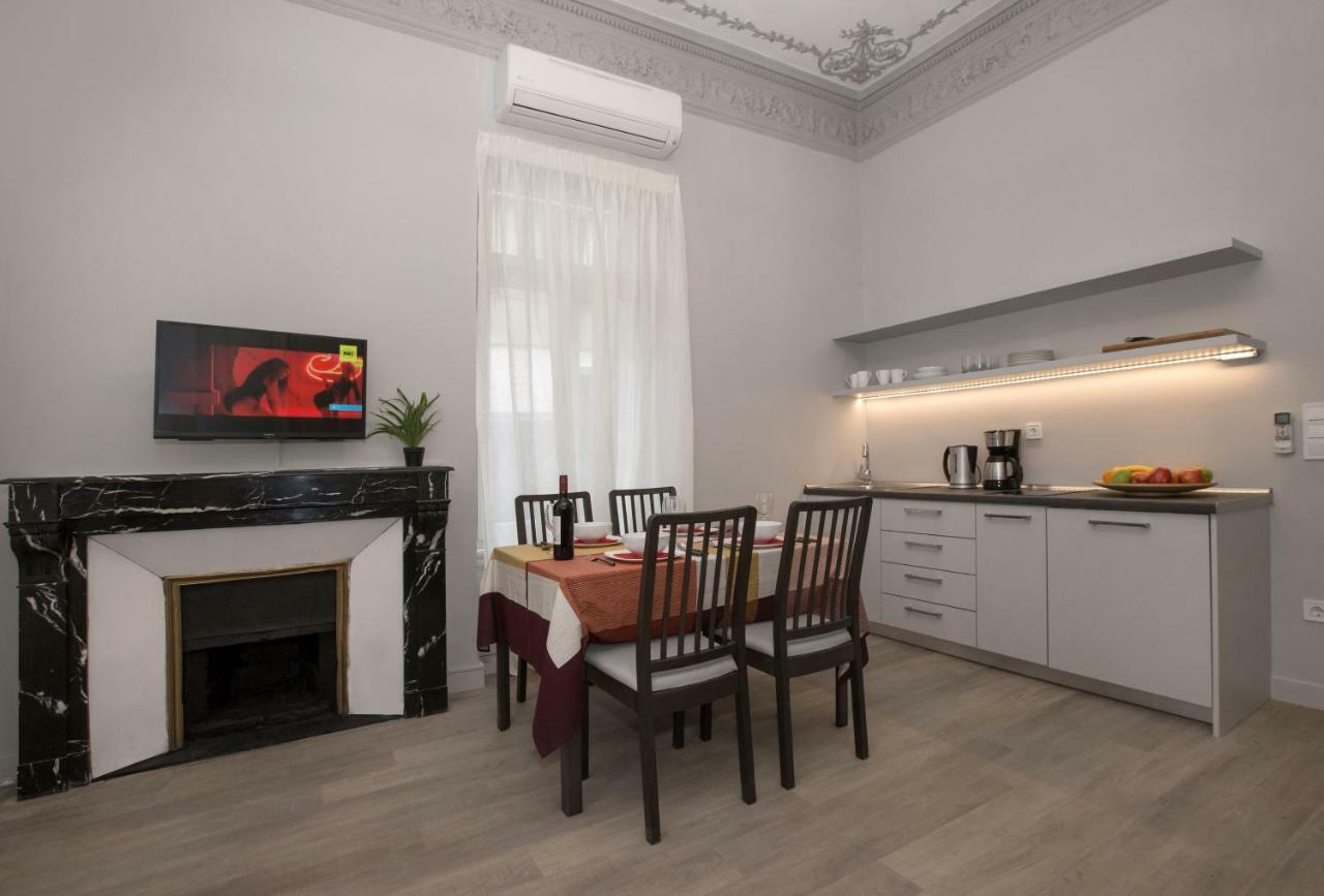 Sophisticated Apartment In Syntagma By Ghh Афины Экстерьер фото